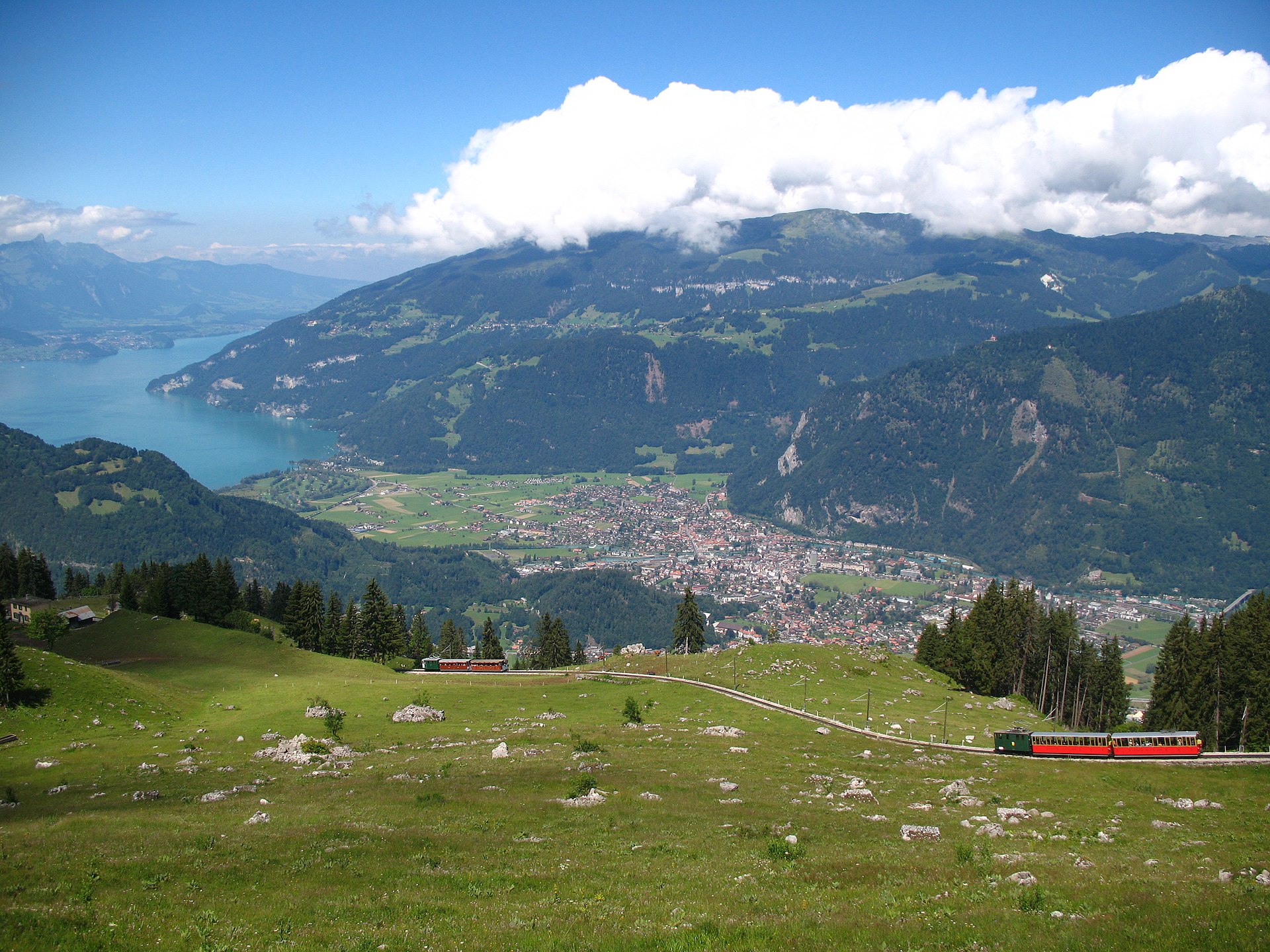 Foto real de referência turística de Interlaken, Suíça