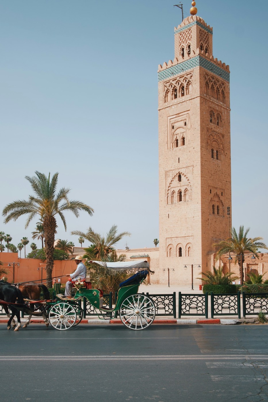Arquitetura e mercado em Marrakech no Marrocos