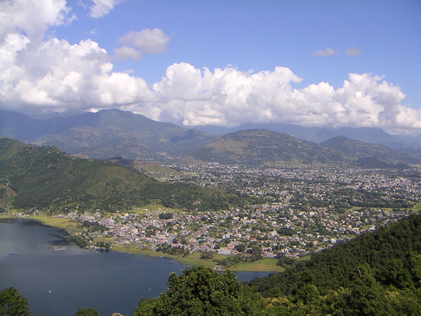 Foto real de referência turística de Pokhara, Nepal